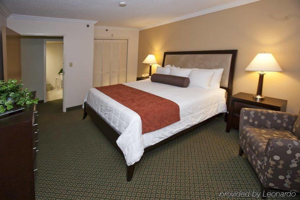 Western Ambassador Hotel 3*