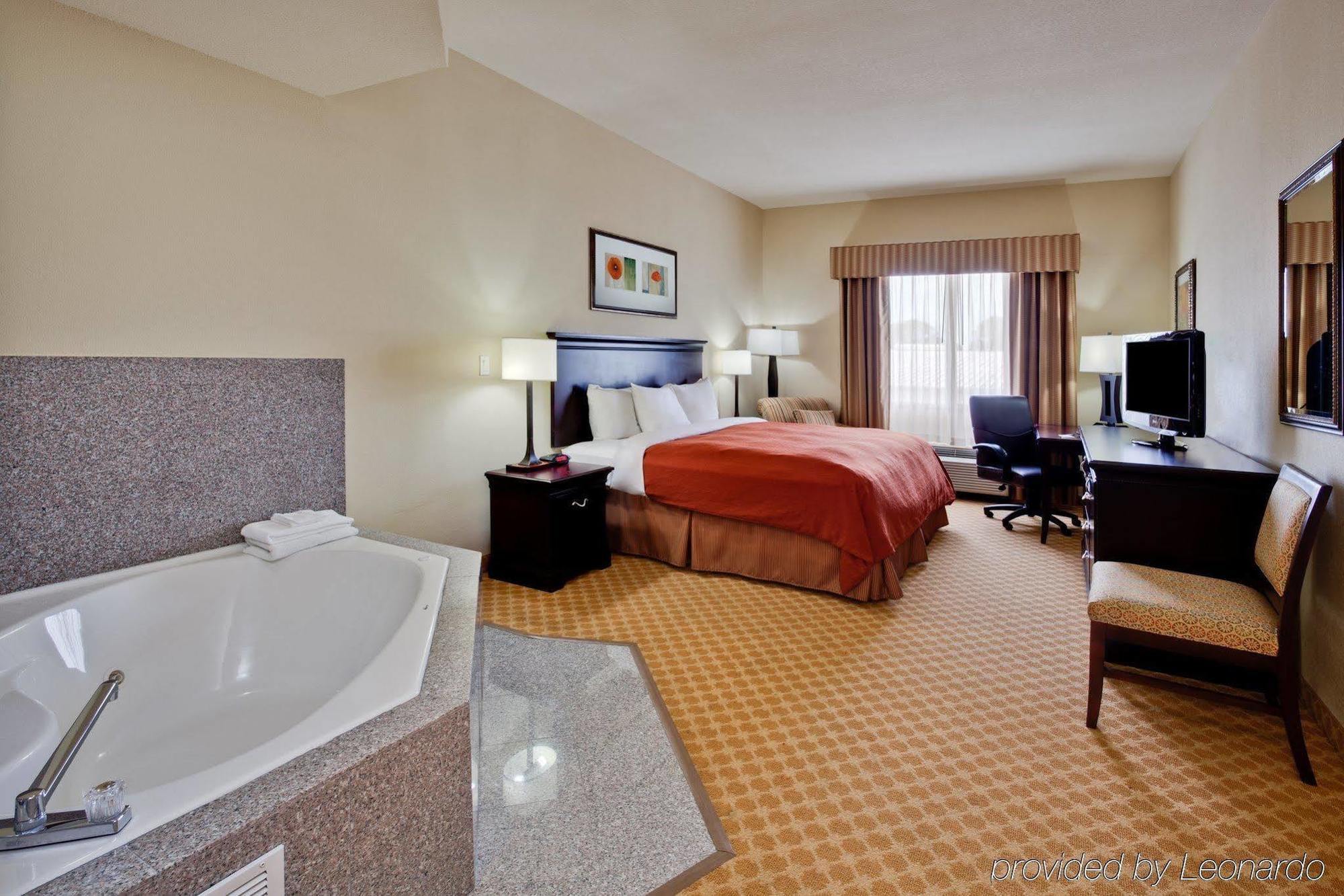 Hotel Country & By Radisson, St Petersburg - Clearwater, Fl