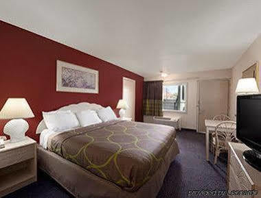 Super 8 By Wyndham Clearwater/us Hwy 19 N