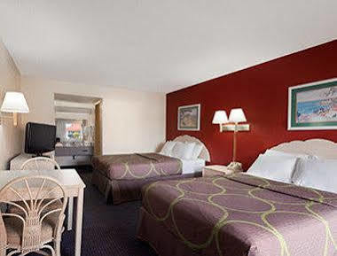 Super 8 By Wyndham Clearwater/us Hwy 19 N Motel