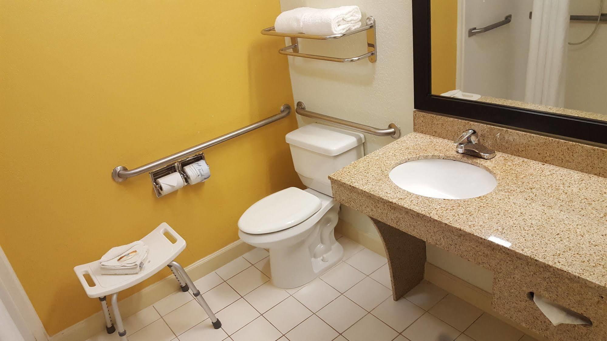 Spark By Hilton Near Universal Hotel 3*