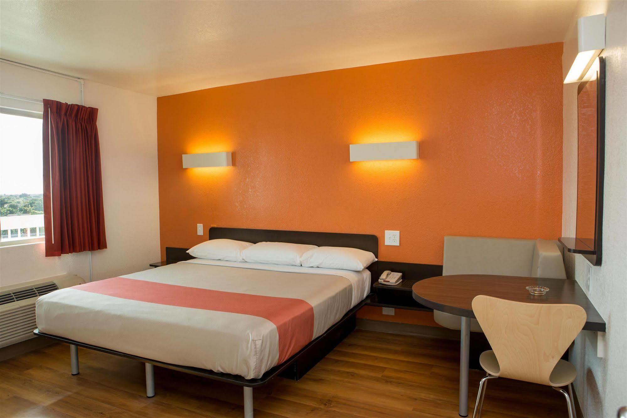 6-cutler Bay, Fl Hotel