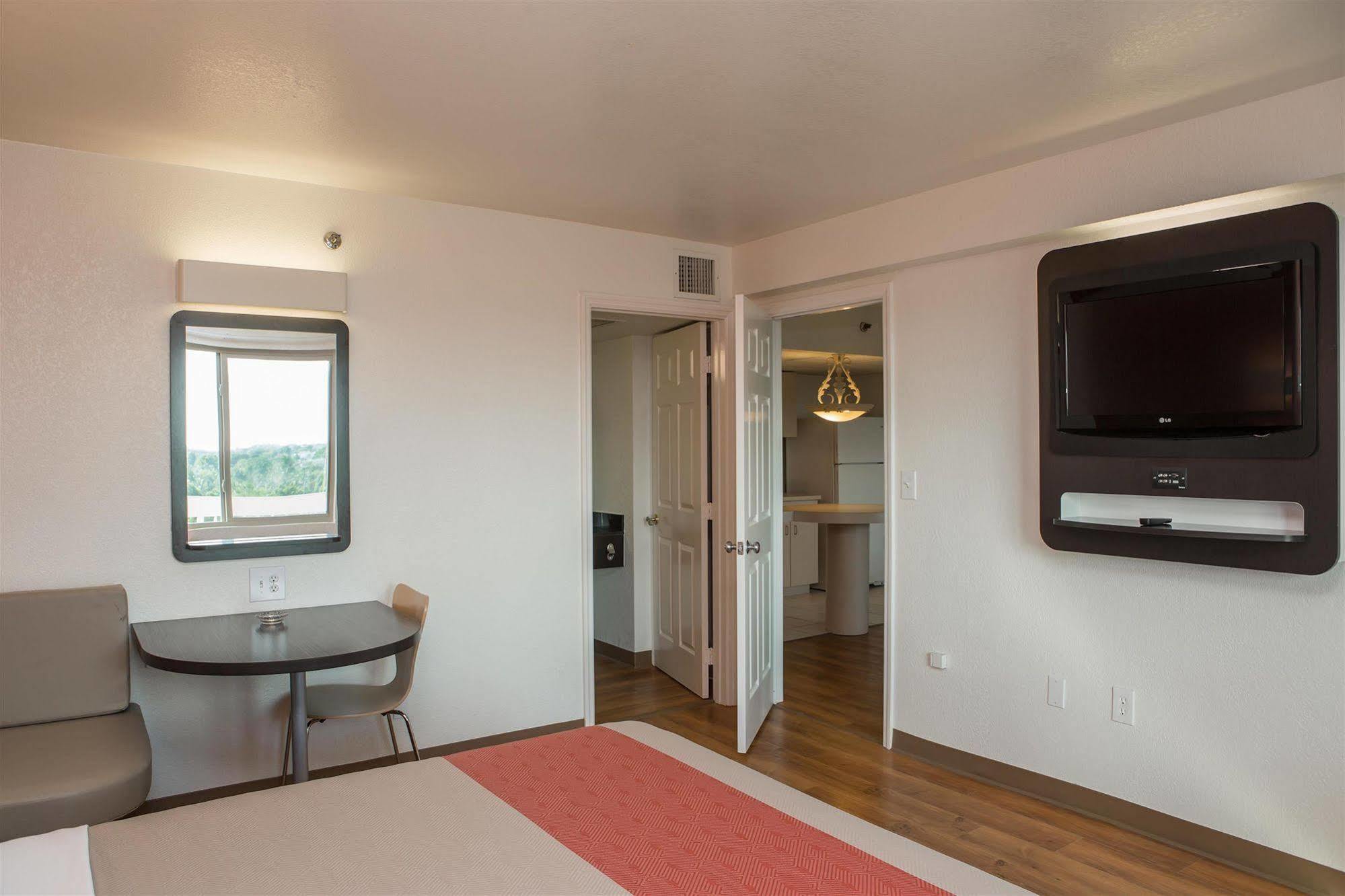 6-cutler Bay, Fl Hotel