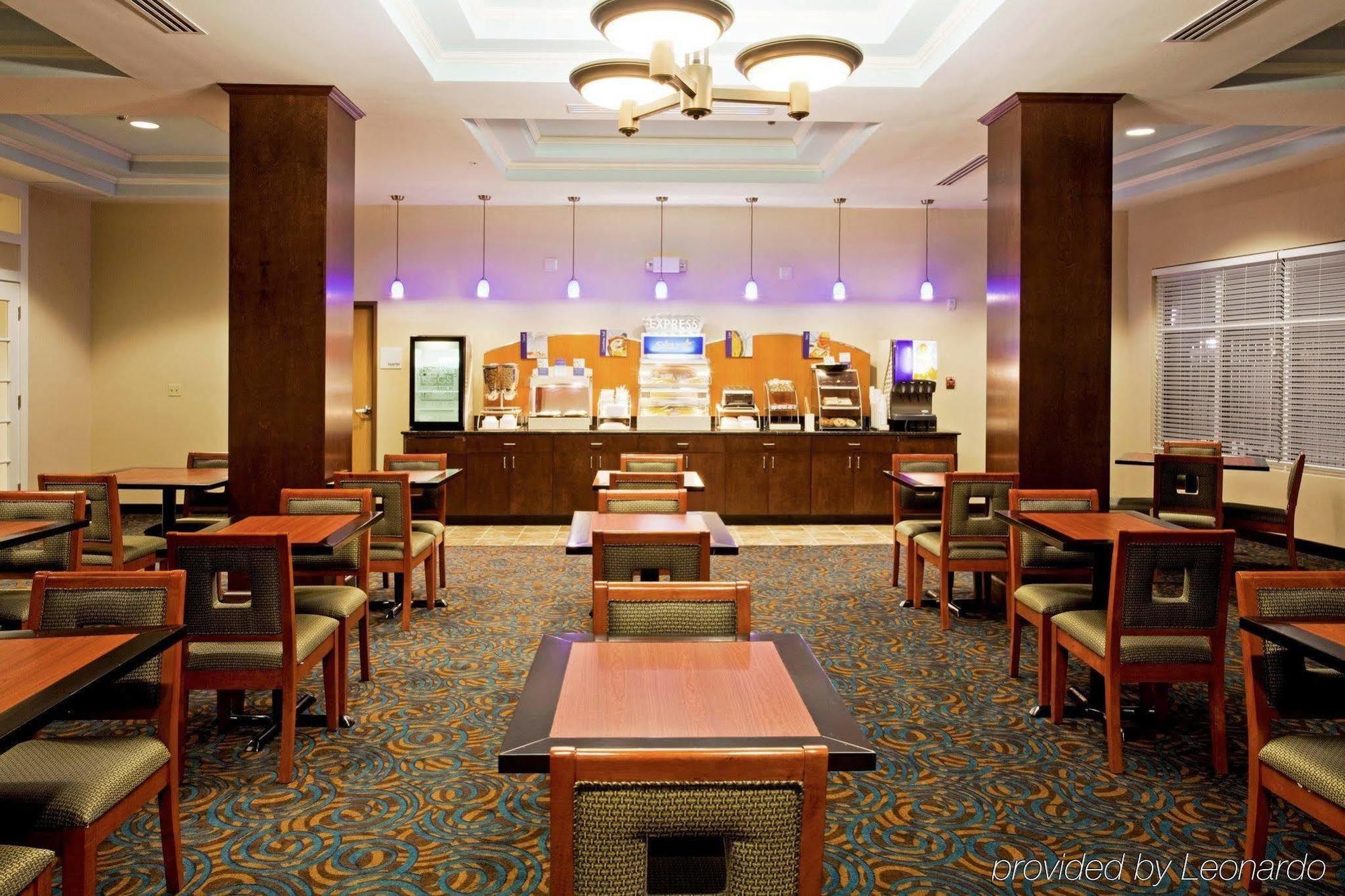 Hotel Express Wales North-winter Haven By Ihg