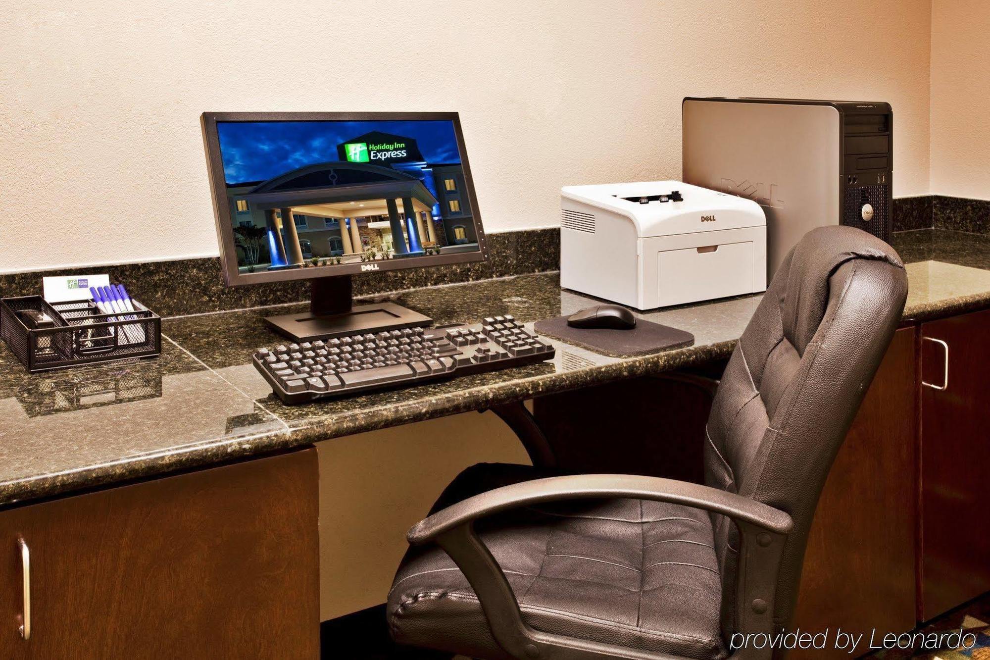 Hotel Express Wales North-winter Haven By Ihg Waverly