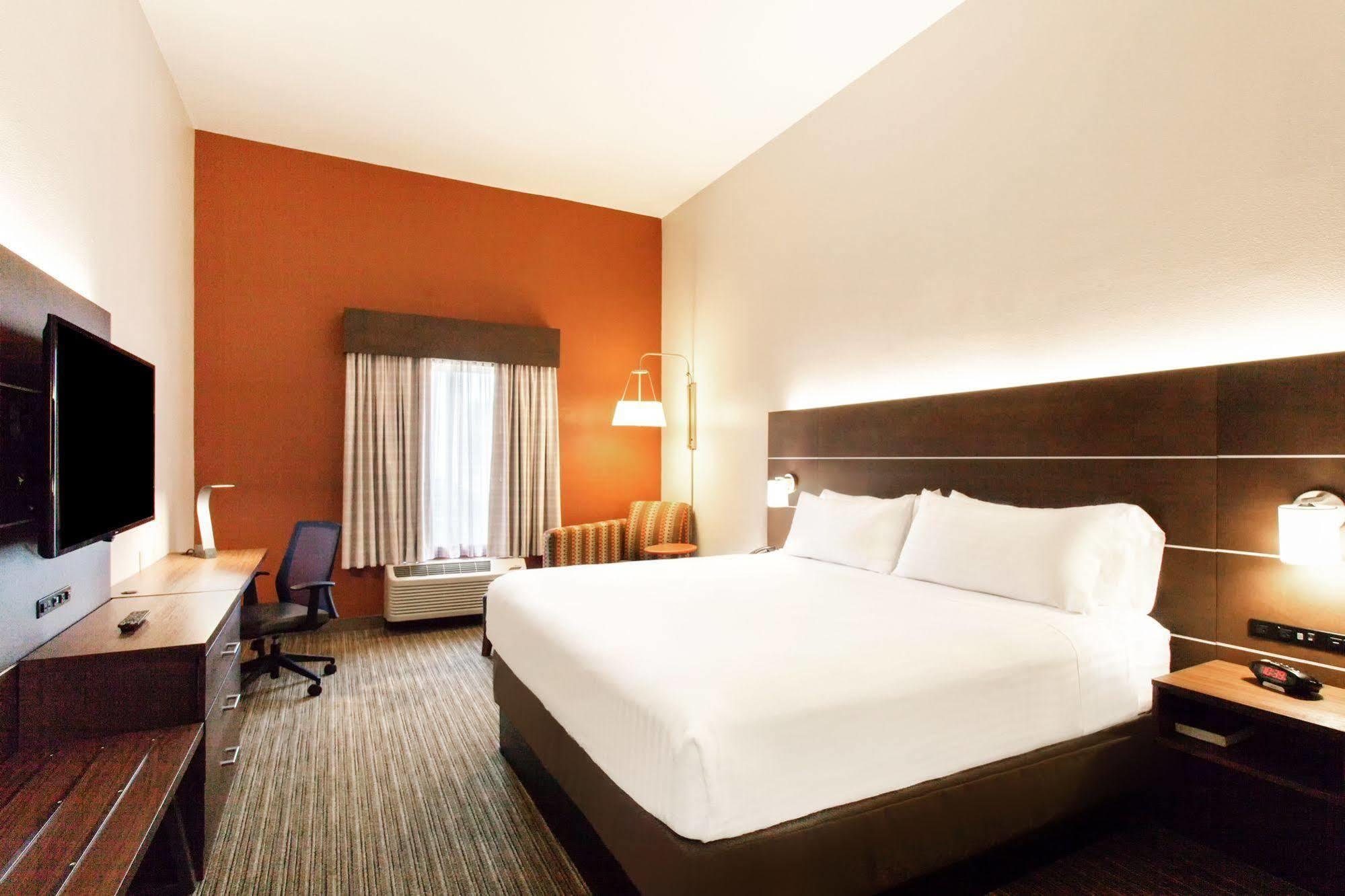 Express Wales North-winter Haven By Ihg Hotel