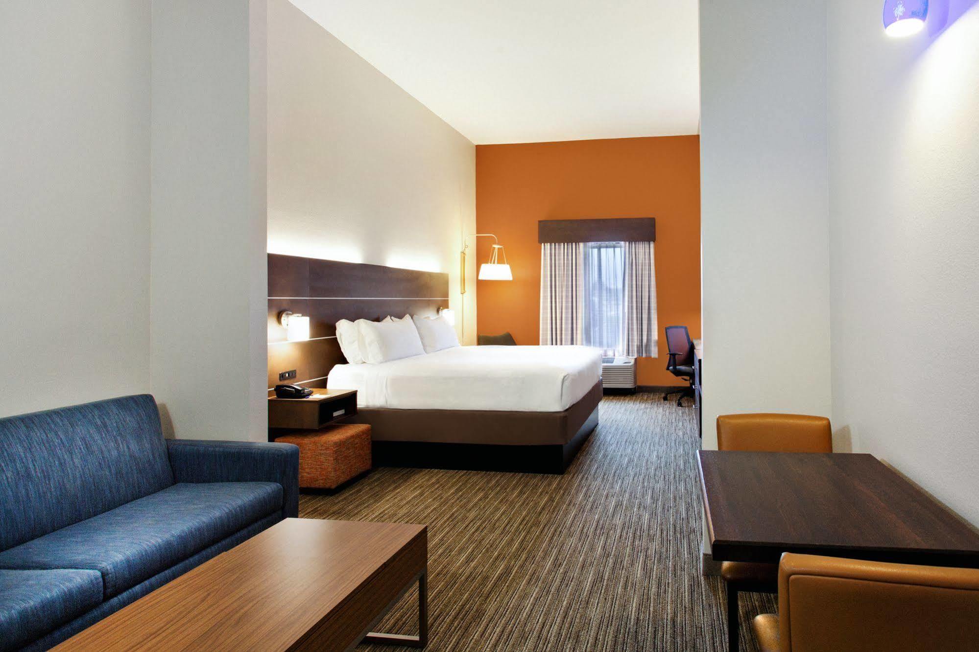 Hotel Express Wales North-winter Haven By Ihg Waverly