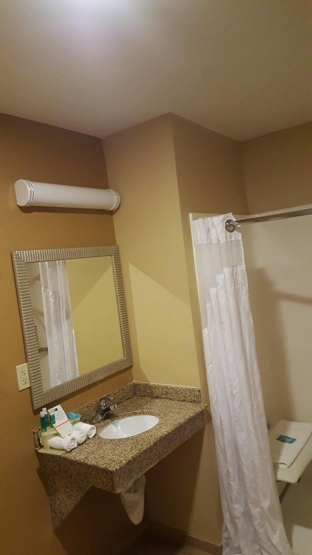 Express & Pensacola-west Navy Base By Ihg Hotel 3*