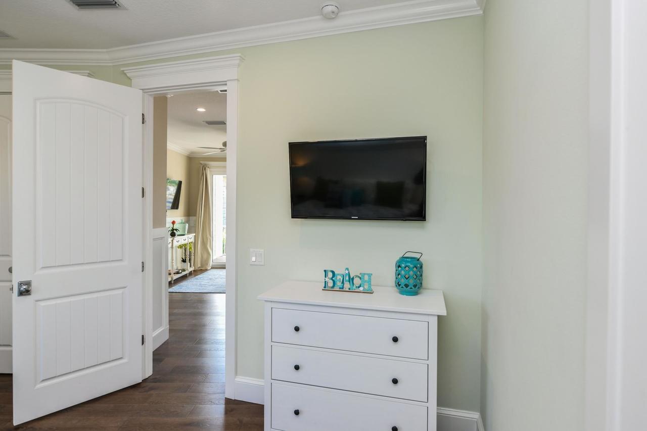 Tropical Hideaway Apartment Bradenton Beach