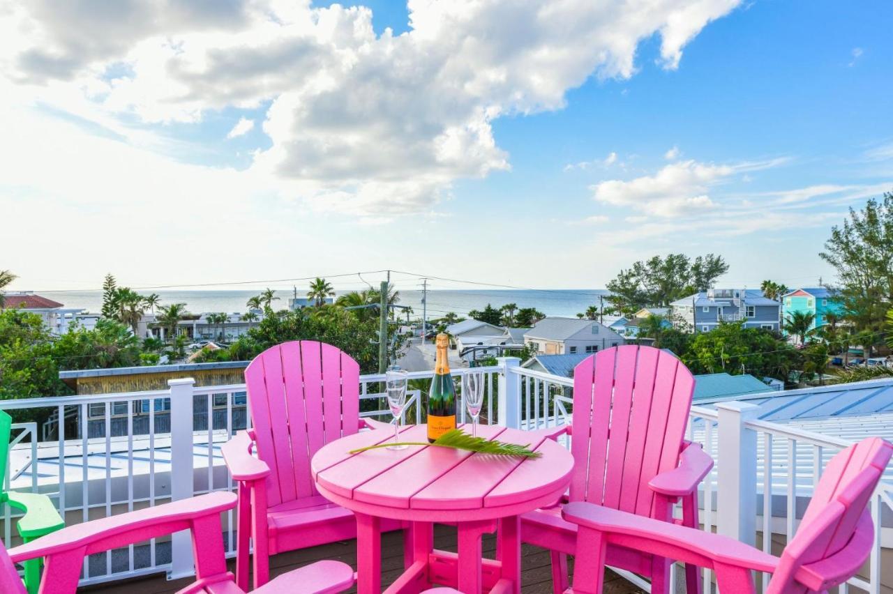 Tropical Hideaway Apartment