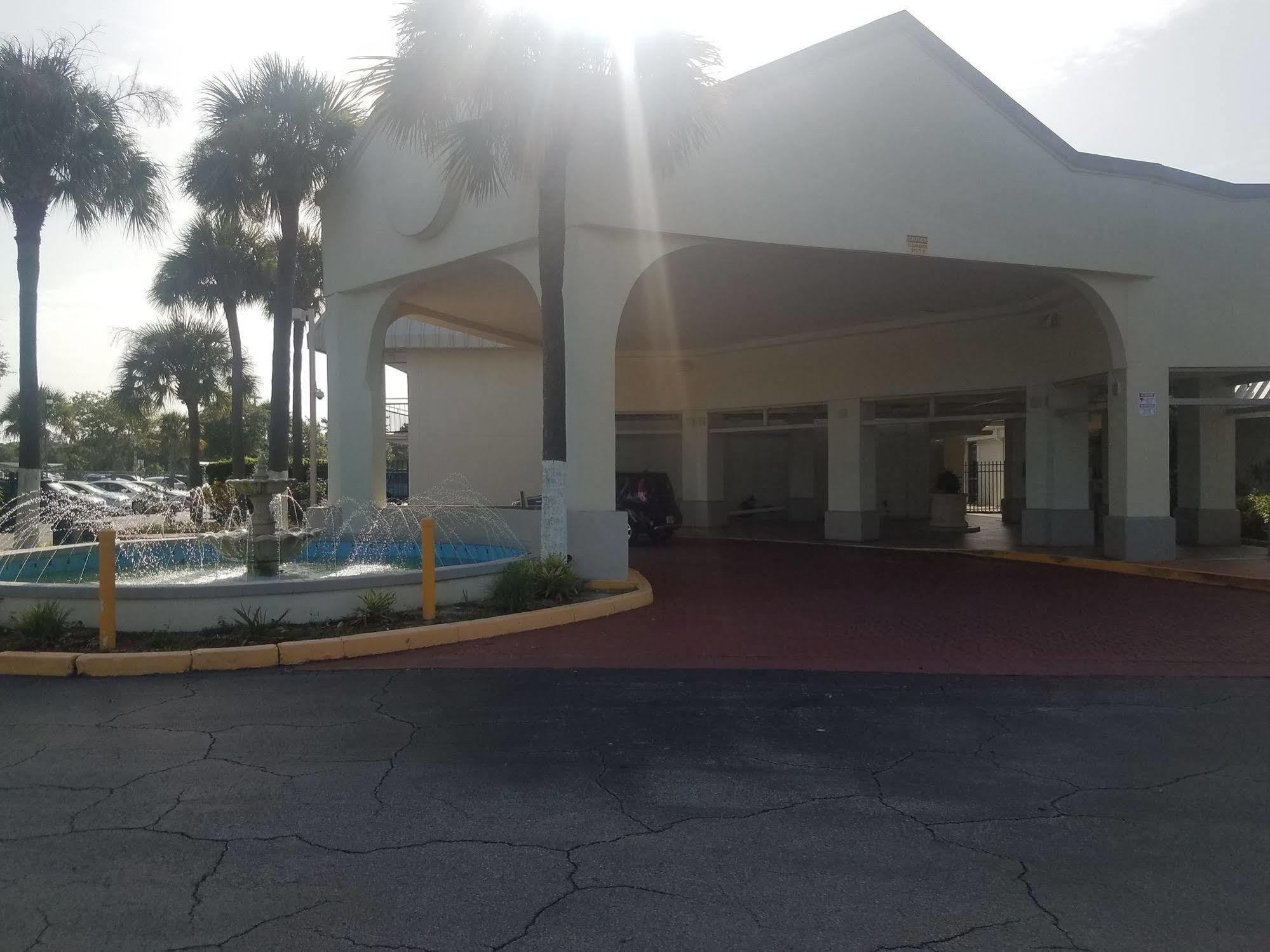 Days By Wyndham St. Petersburg / Tampa Bay Area Motel 3*