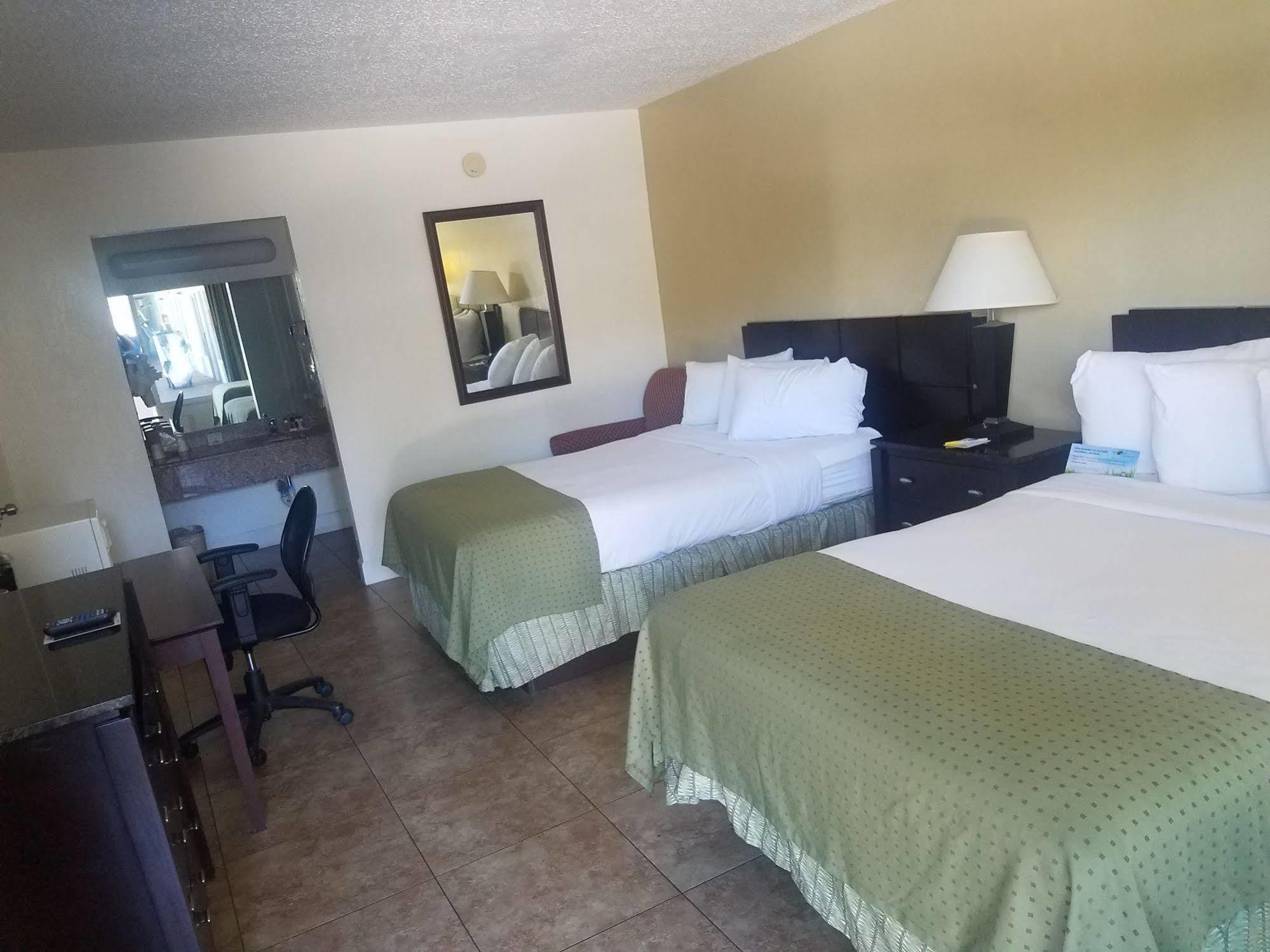 Days By Wyndham St. Petersburg / Tampa Bay Area Motel 3*