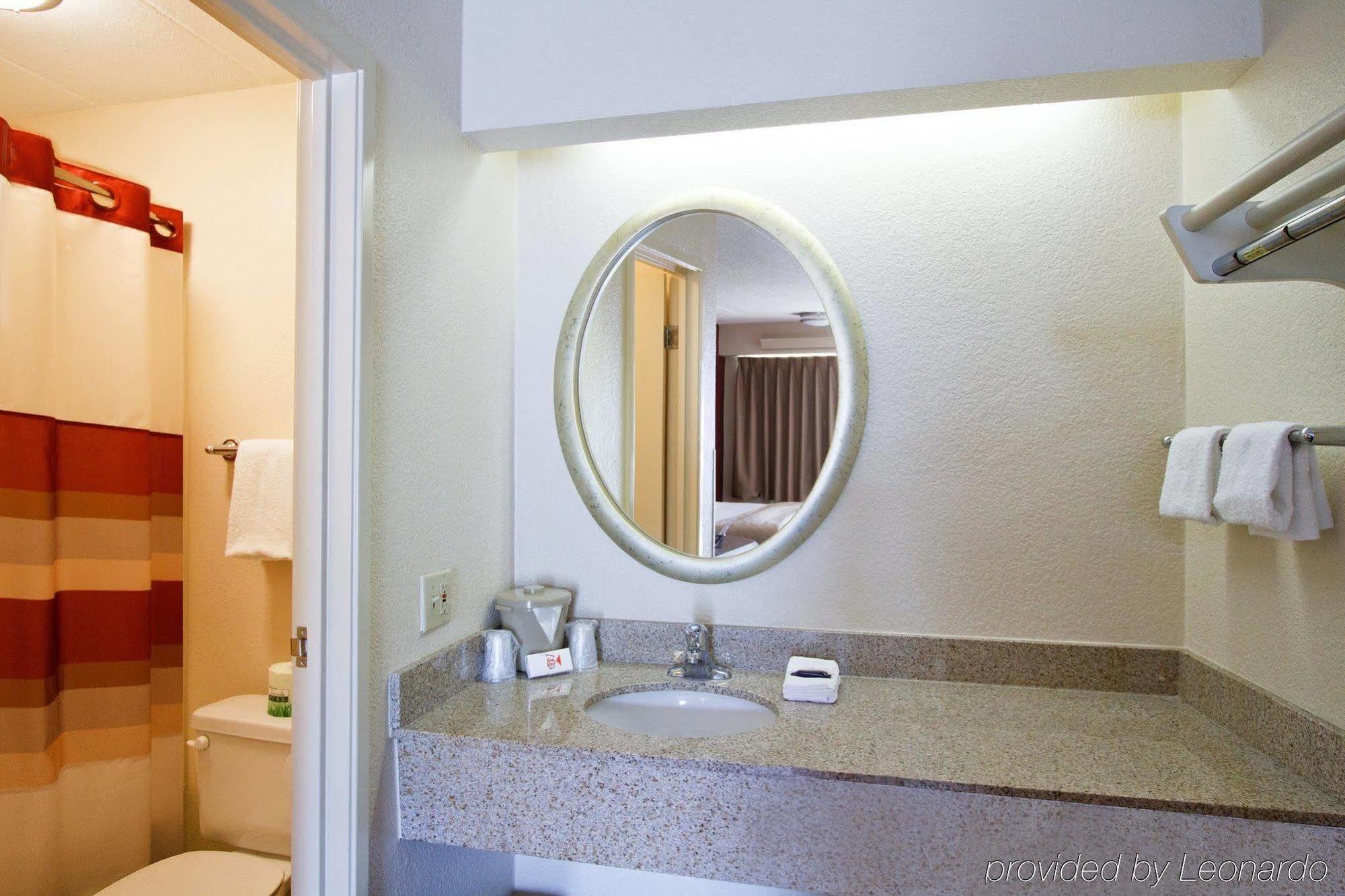 Hotel Red Roof Plus+ West Palm 3*