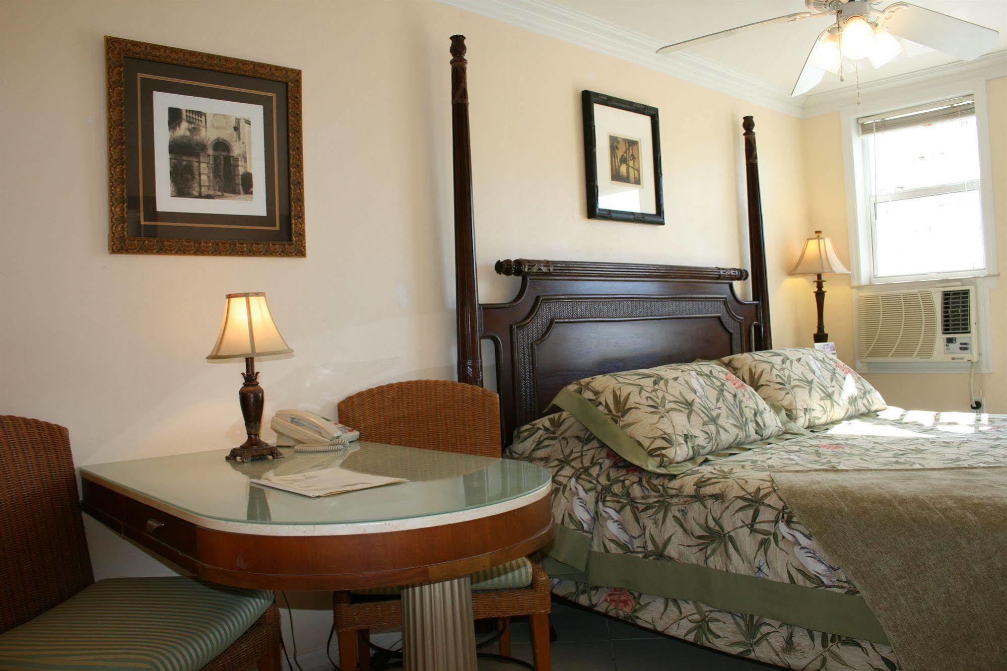Flamingo Hotel 2*