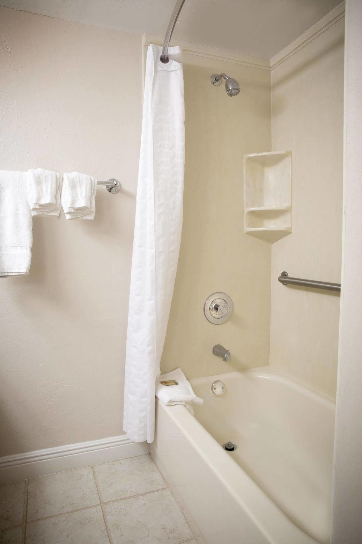 Hotel Marina Village At Snug Harbor 4*