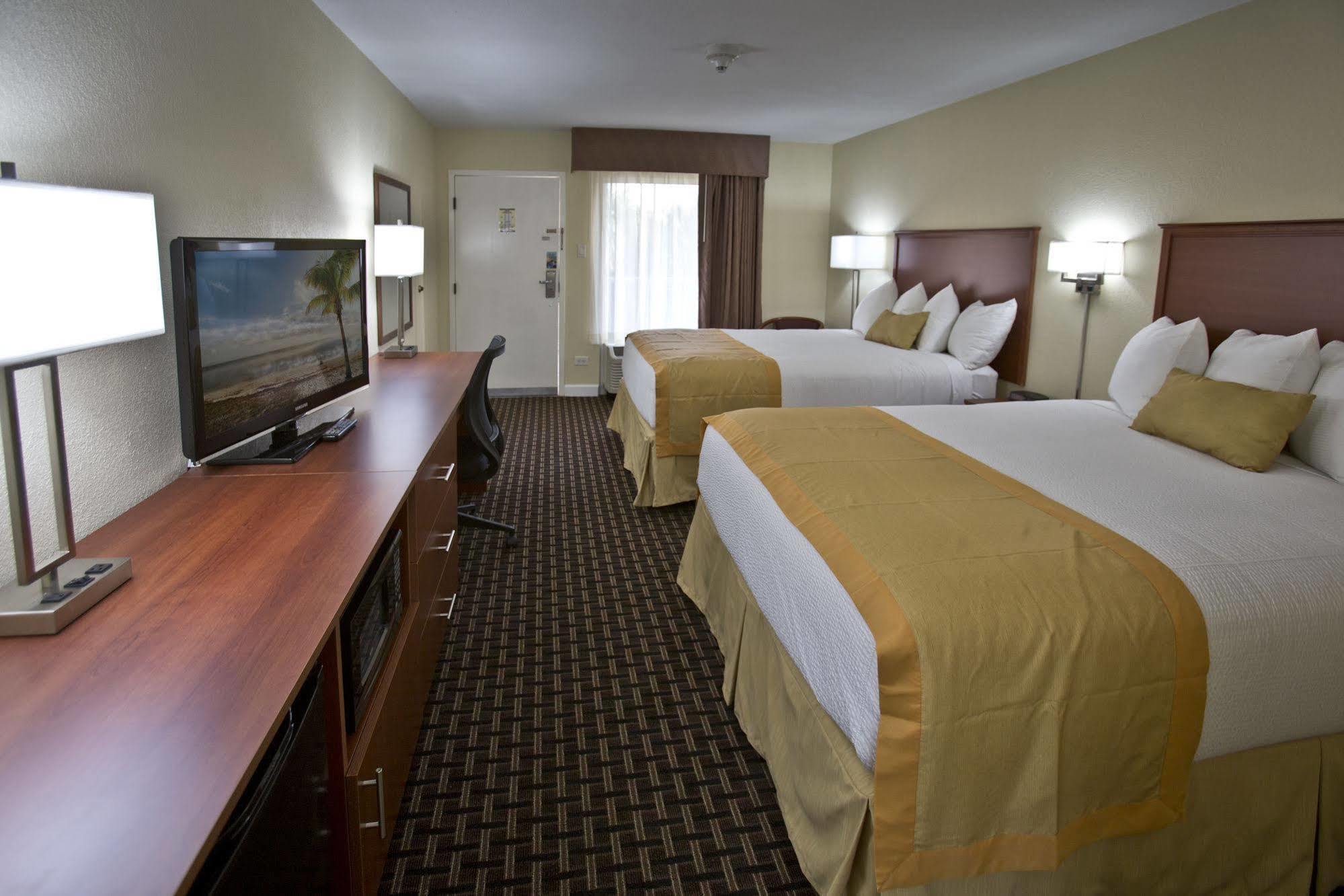 Days By Wyndham Town Center 3*