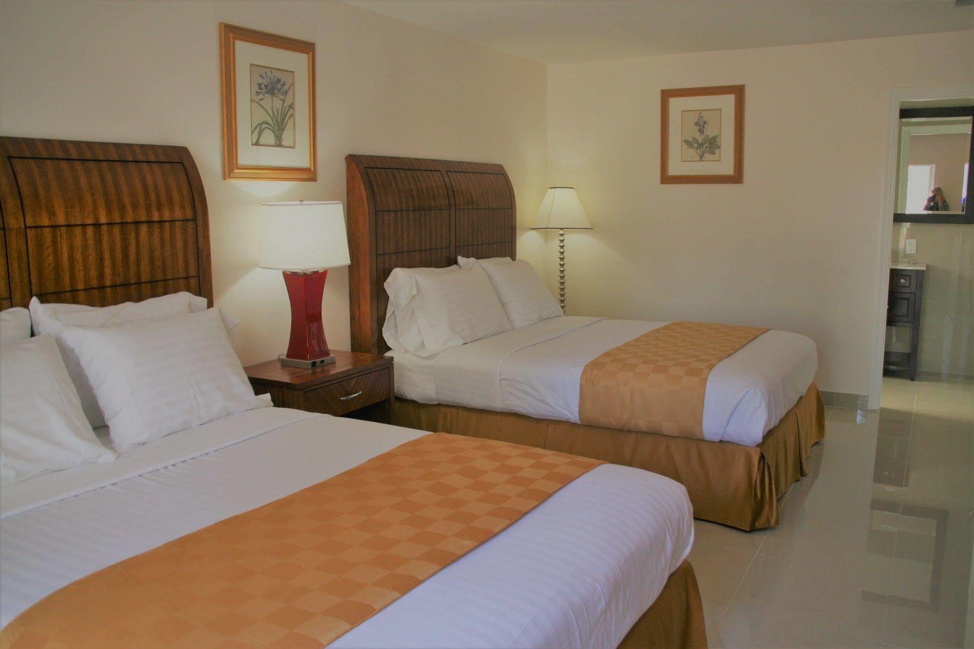 Capri Motel 3*