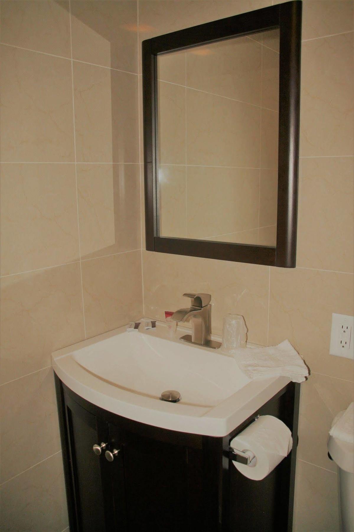 Capri Motel 3*