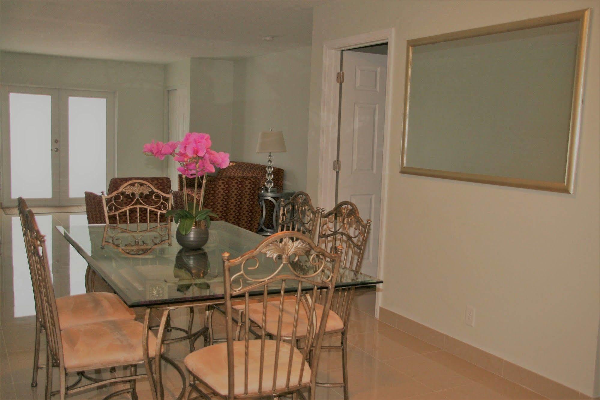 Capri 3* Lake Worth Beach