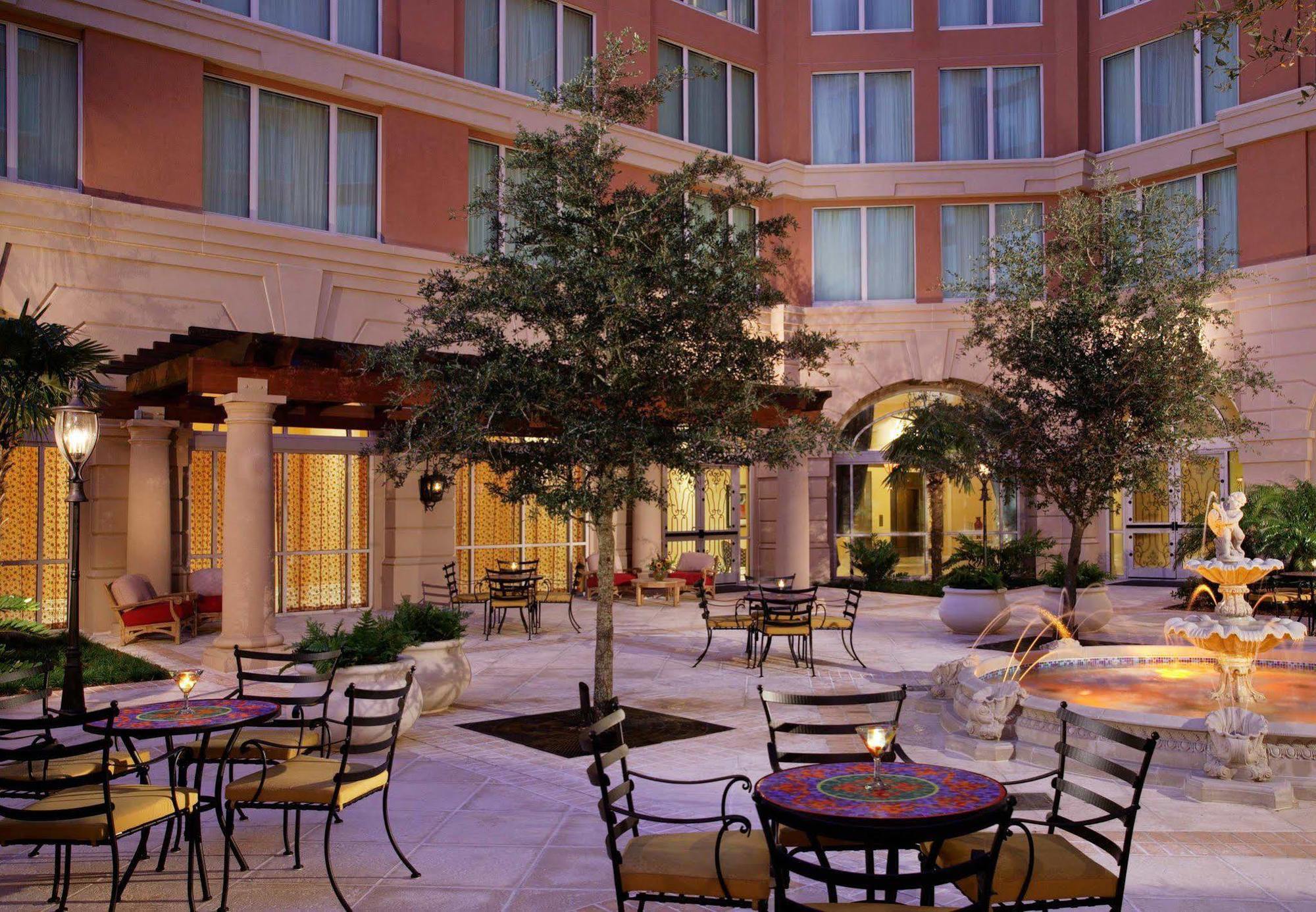 Renaissance International Plaza