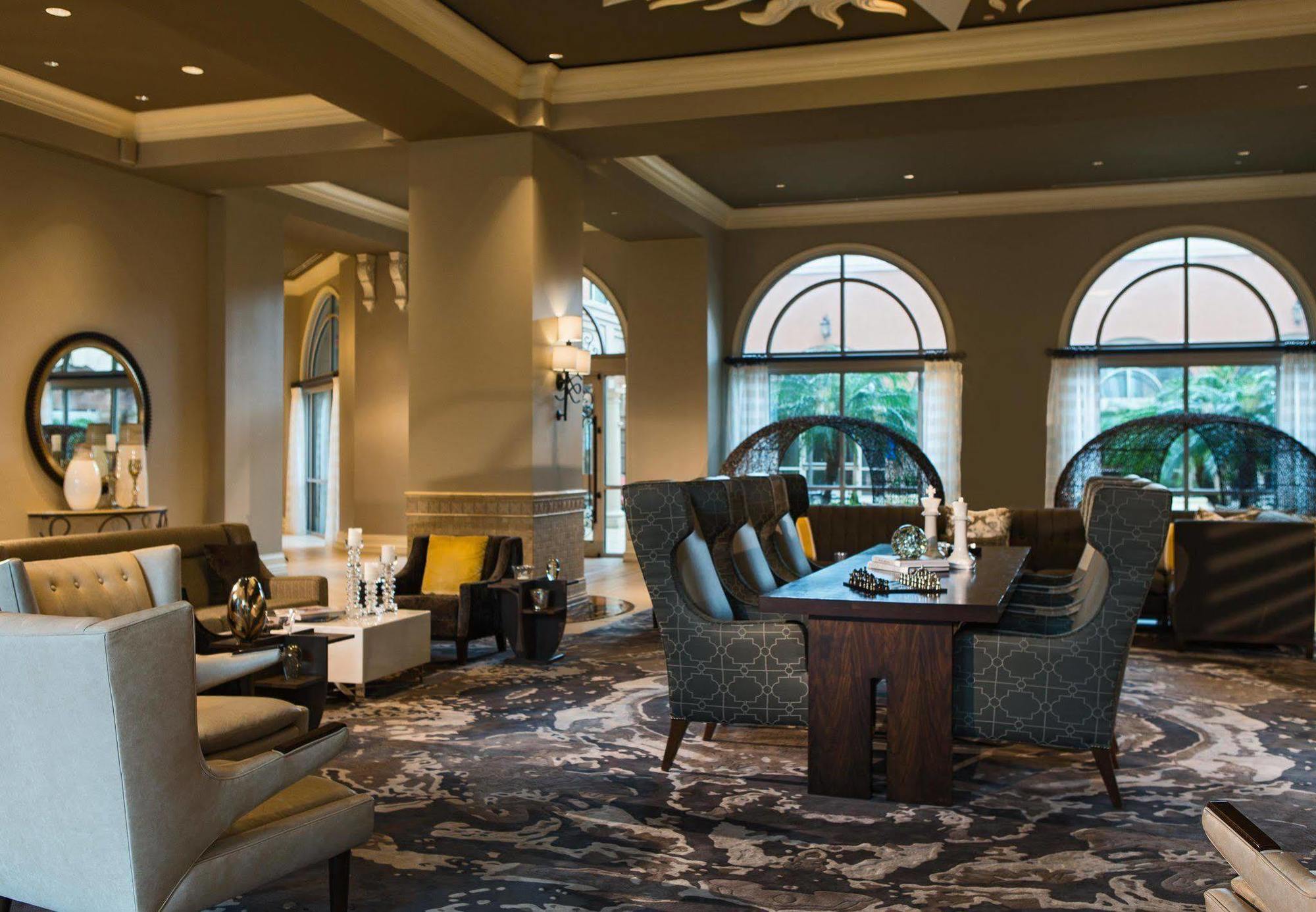 Renaissance International Plaza Hotel 4*