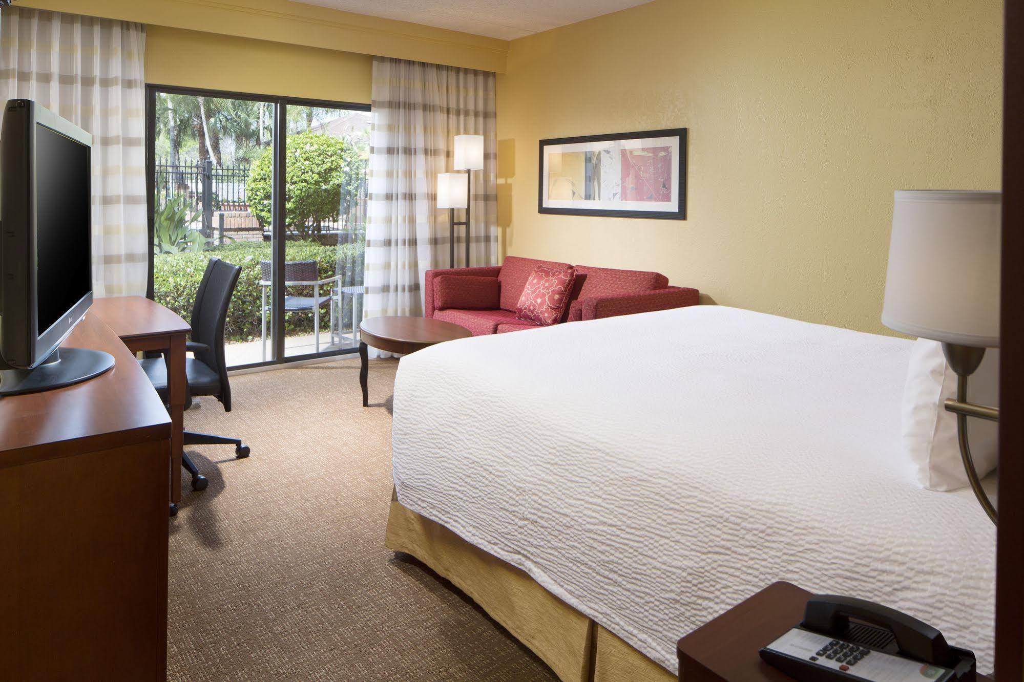 Courtyard Westshore/airport