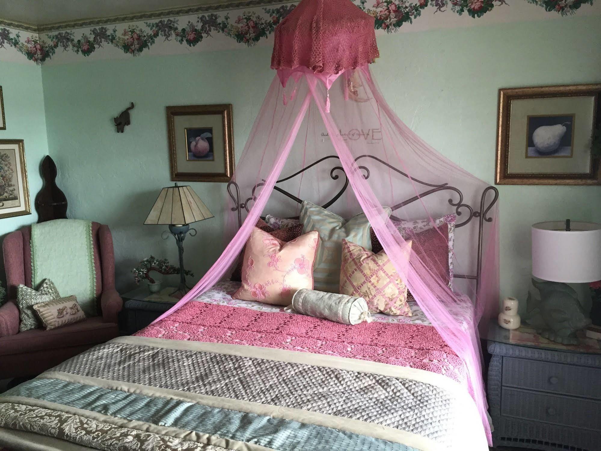 Shamrock Cove Inn 4*