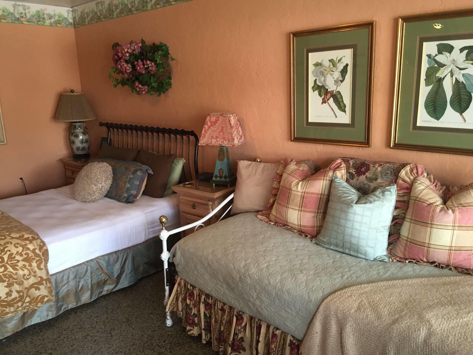 Shamrock Cove Inn Motel 4*