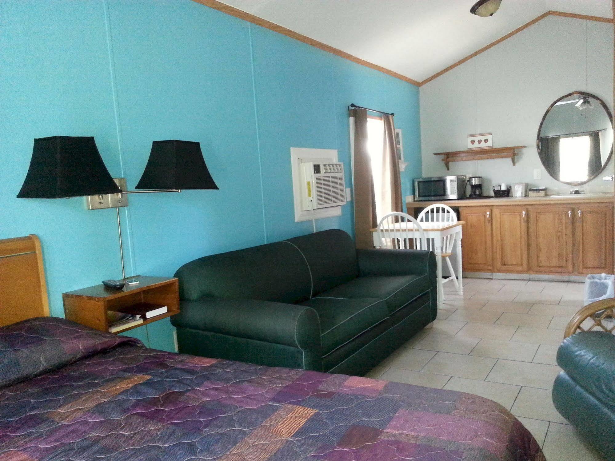 Carters And Mobile Village Hotel Edgewater (Volusia County)
