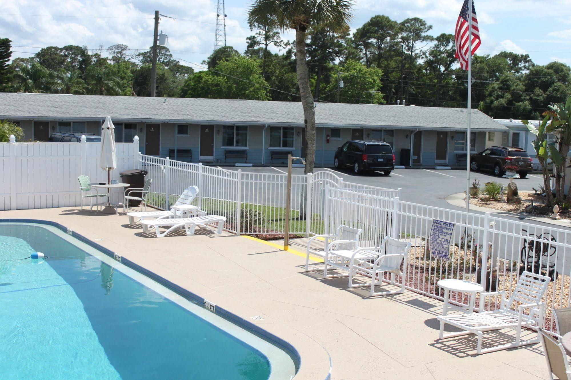 Hotel Carters And Mobile Village