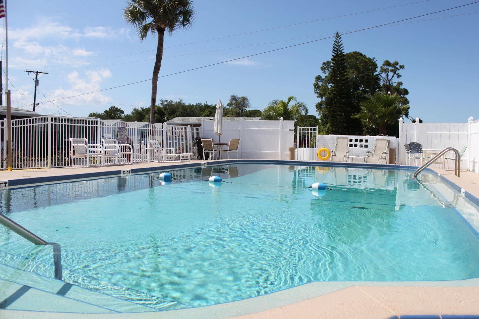 Carters And Mobile Village Hotel