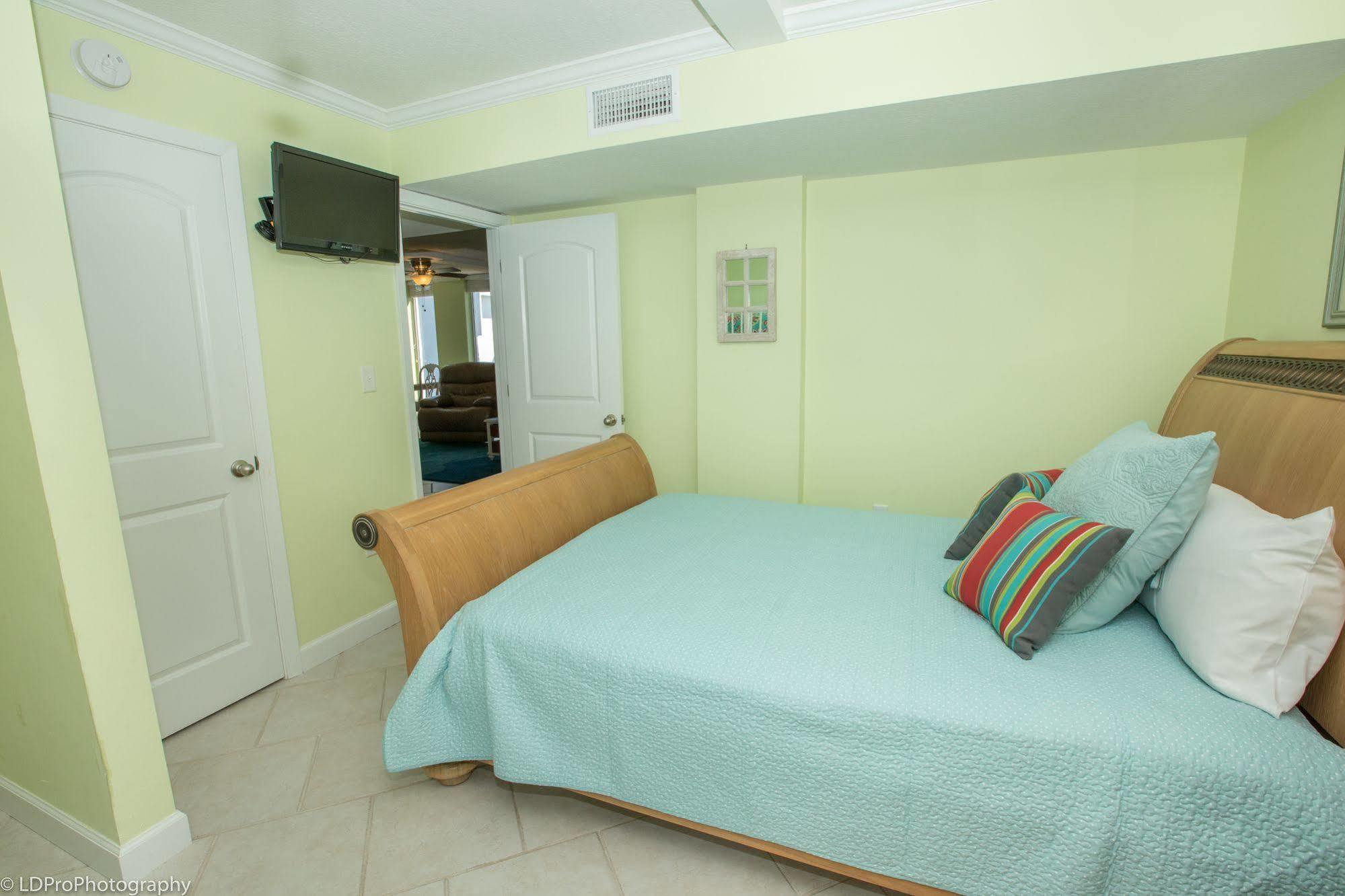 Dolphin Point By Isle Hotel 3*