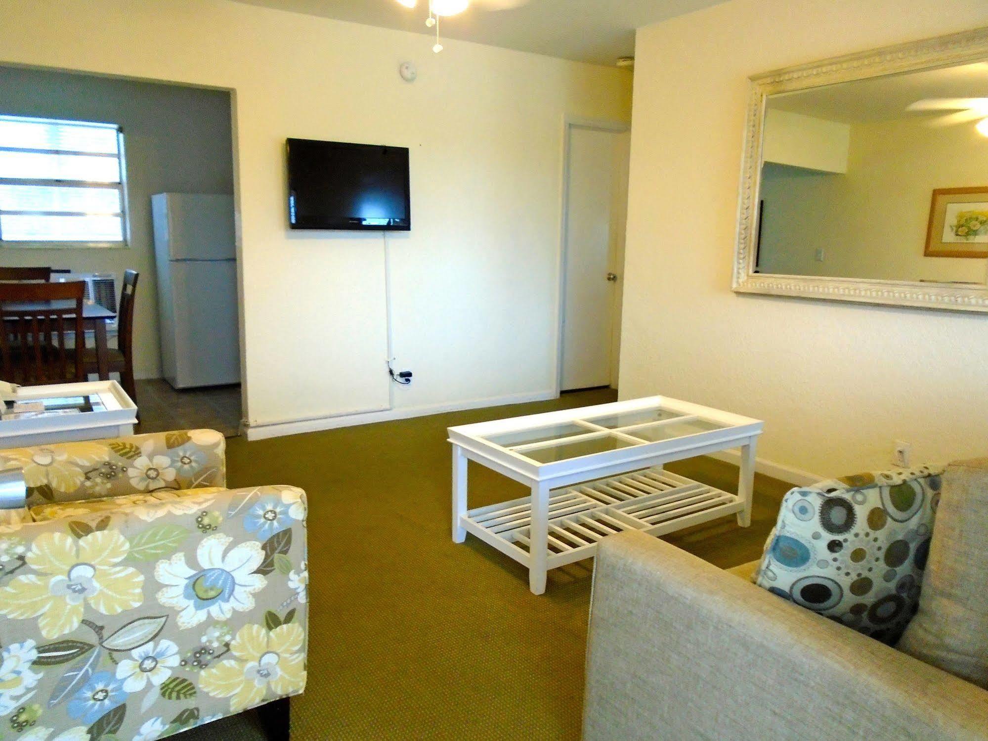 Coral Key Hotel