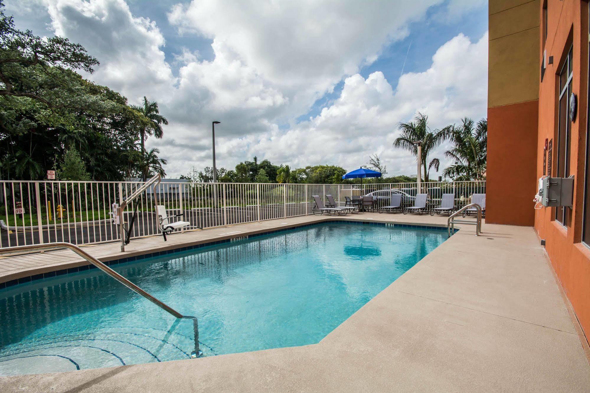 Comfort Lauderdale Airport South & Cruise Port 3*