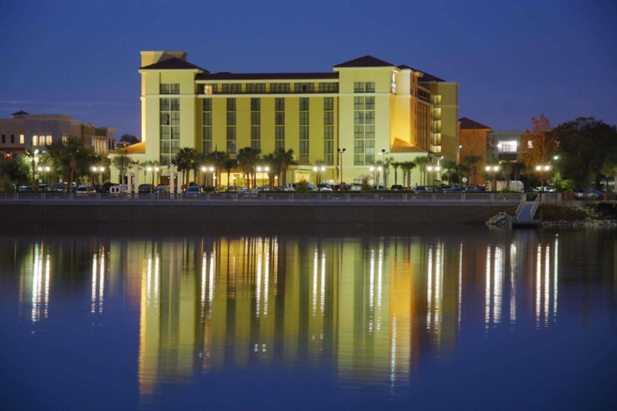 Hotel Embassy By Hilton Orlando North 3*