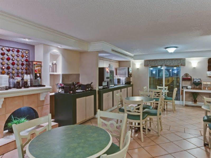 Hotel Baymont By Wyndham Orange Park