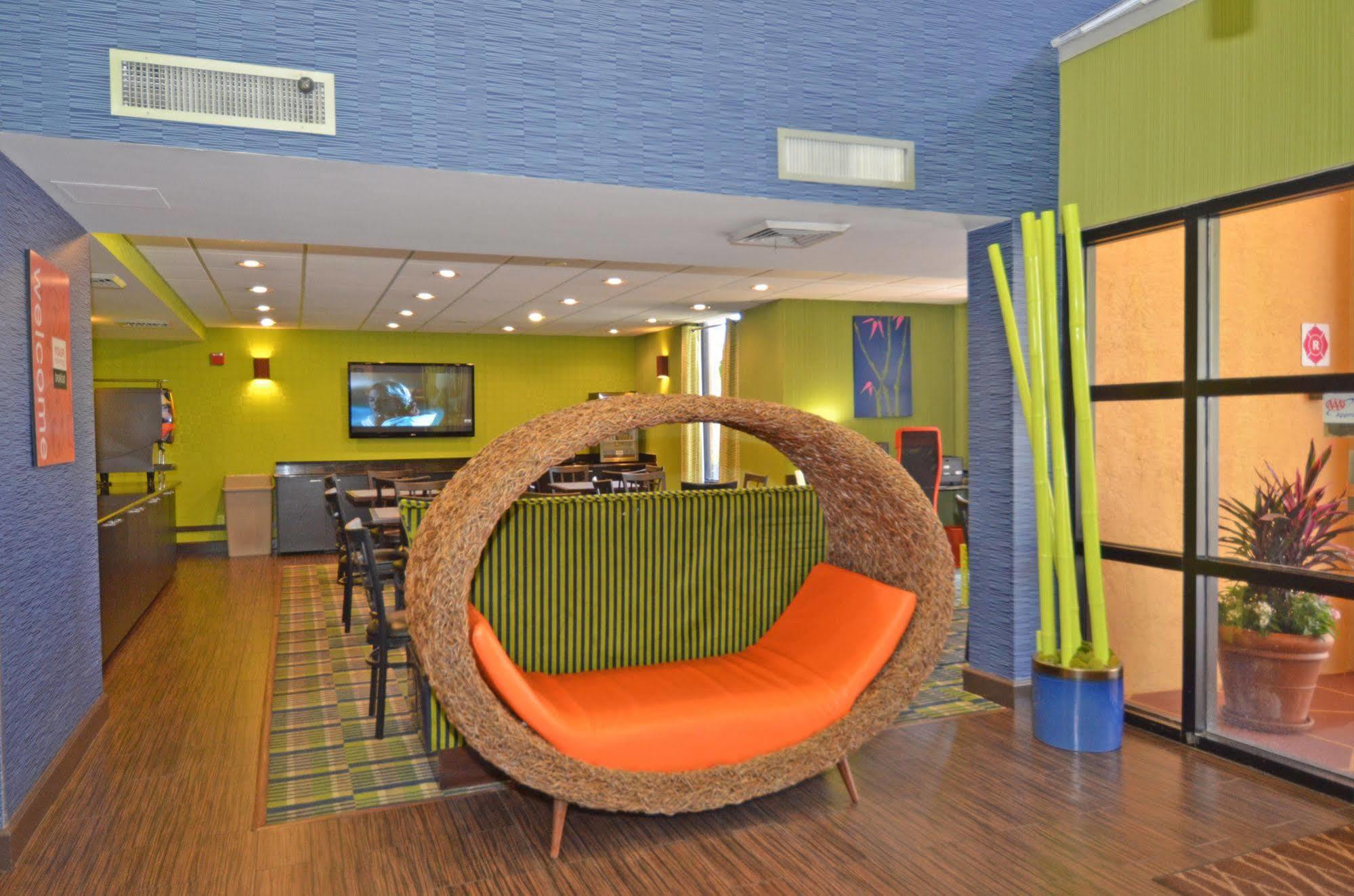 Comfort & - West Palm South Hotel 3*