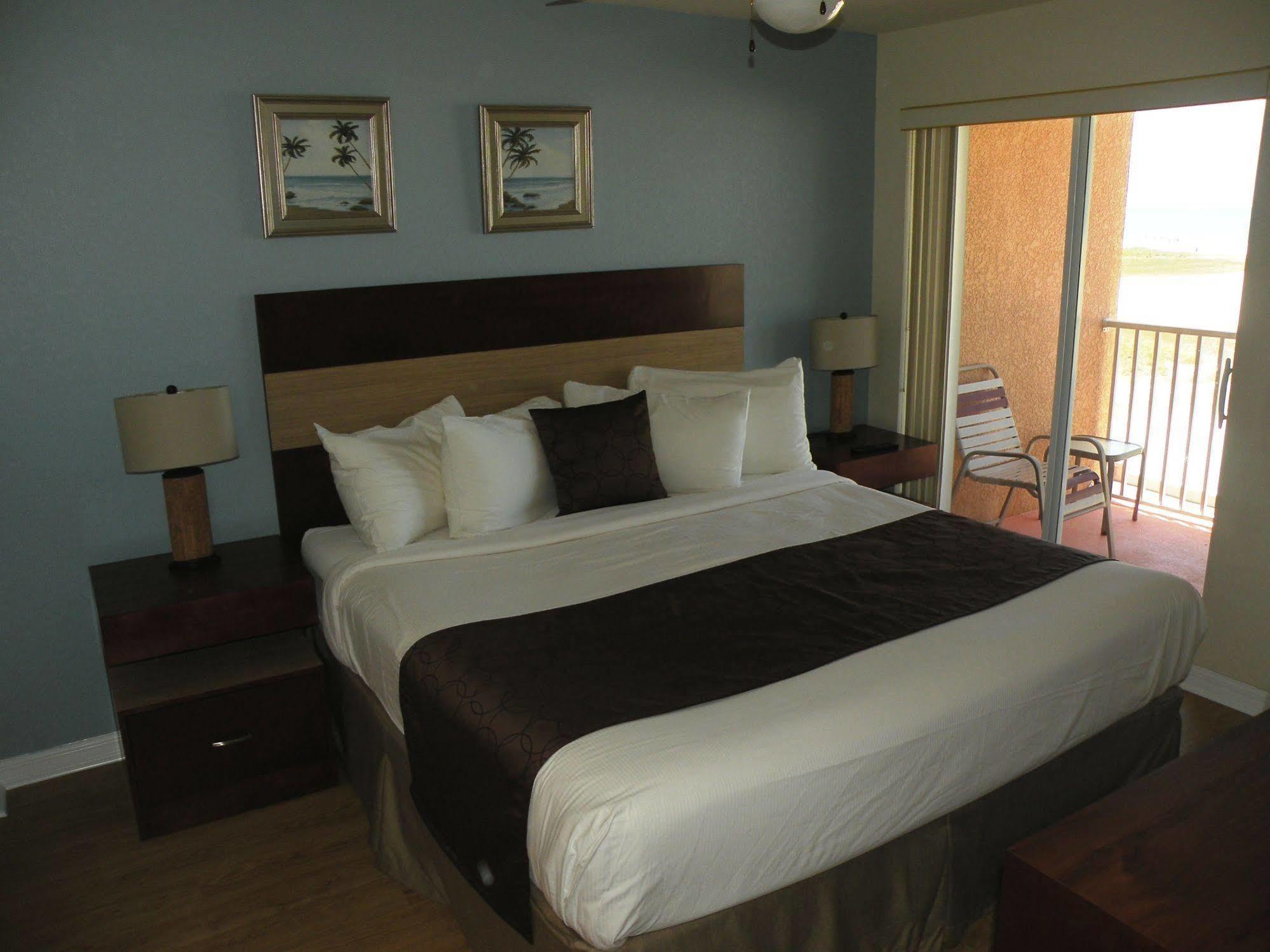 Surf Treasure Island Aparthotel 3*
