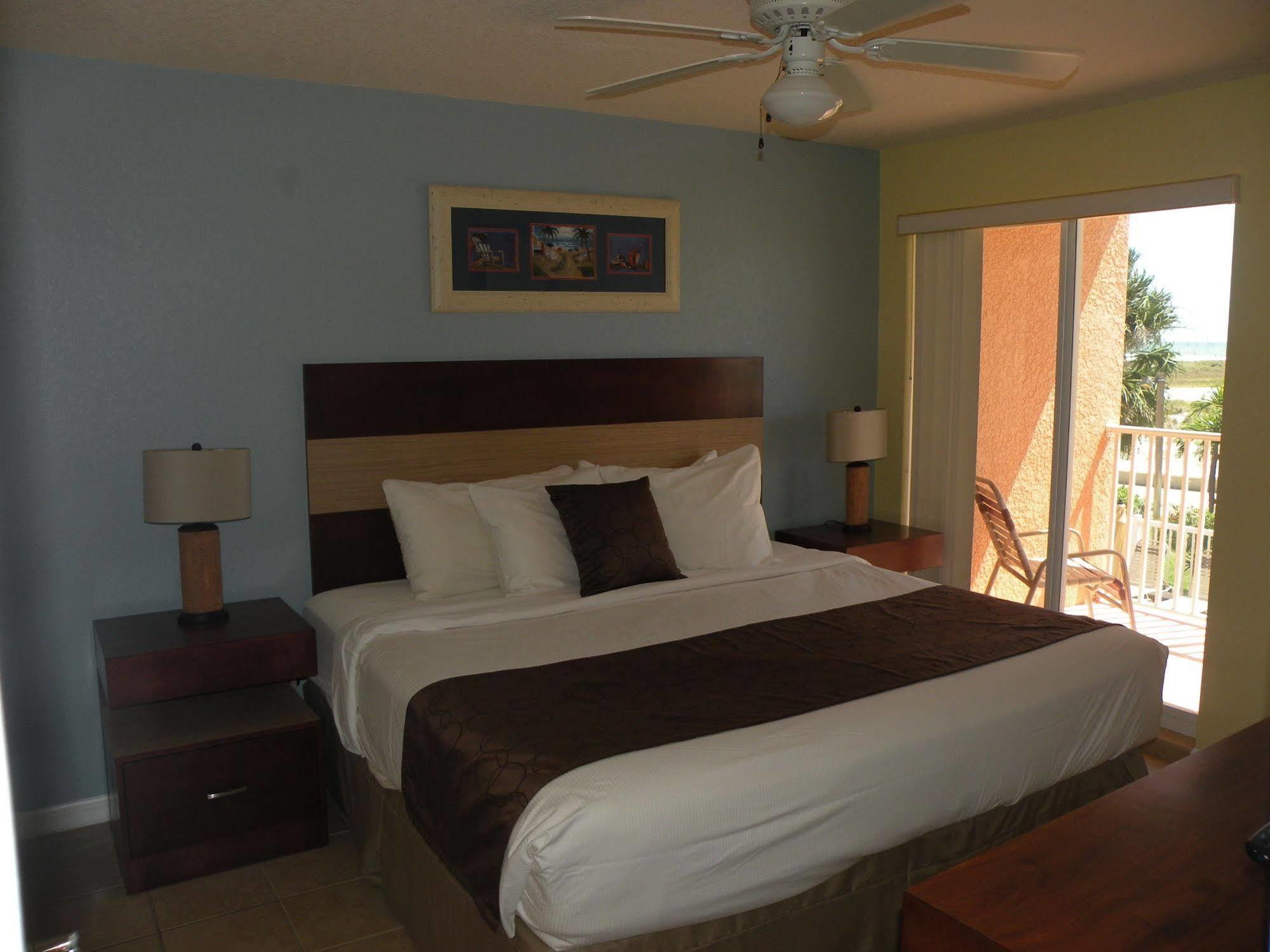 Surf Treasure Island Aparthotel 3*