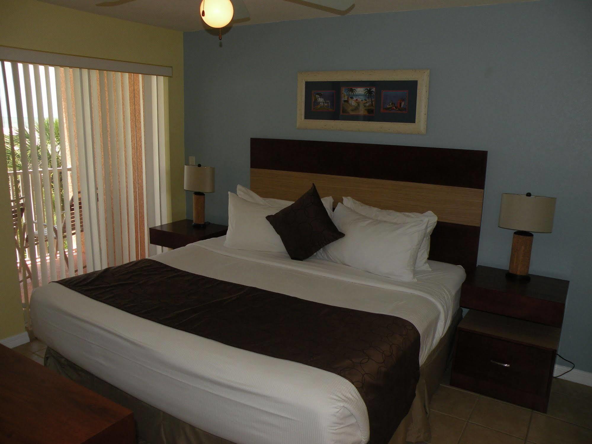 Surf Treasure Island Aparthotel