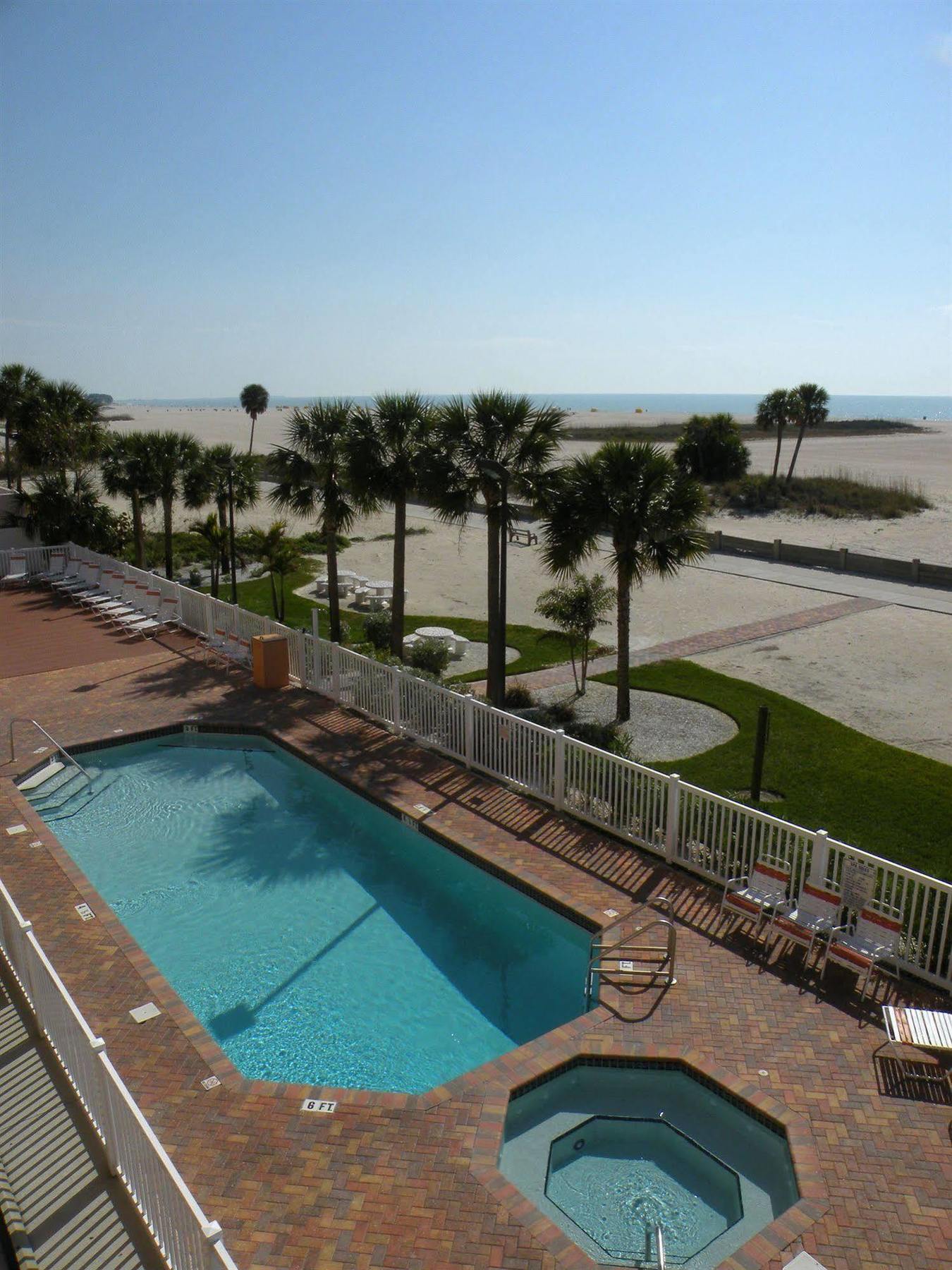 Surf Treasure Island Aparthotel
