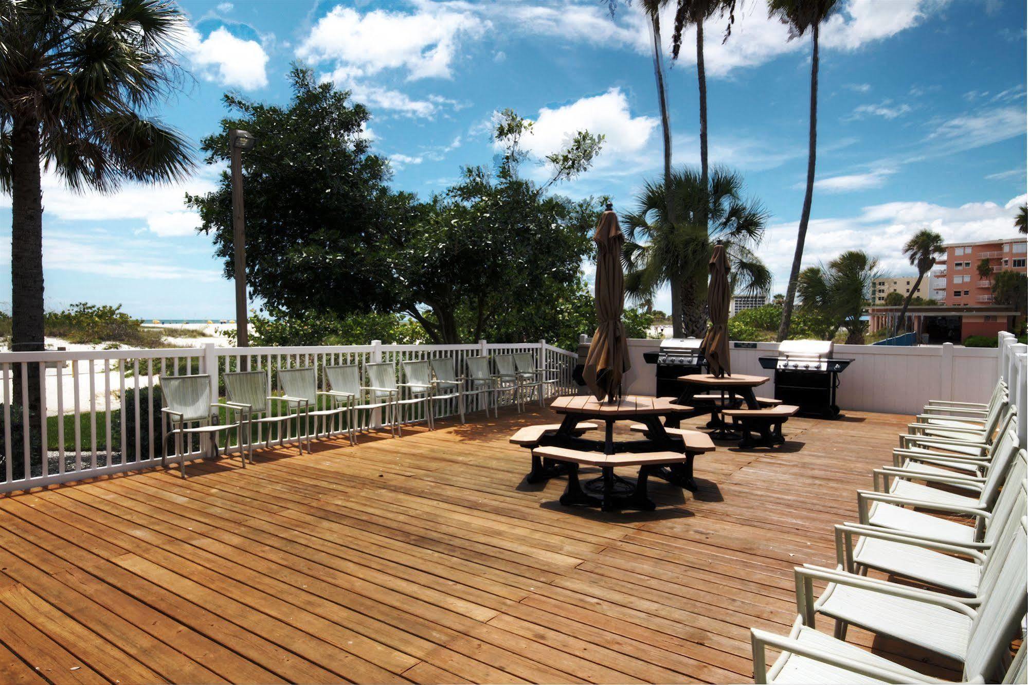 Surf Treasure Island Aparthotel