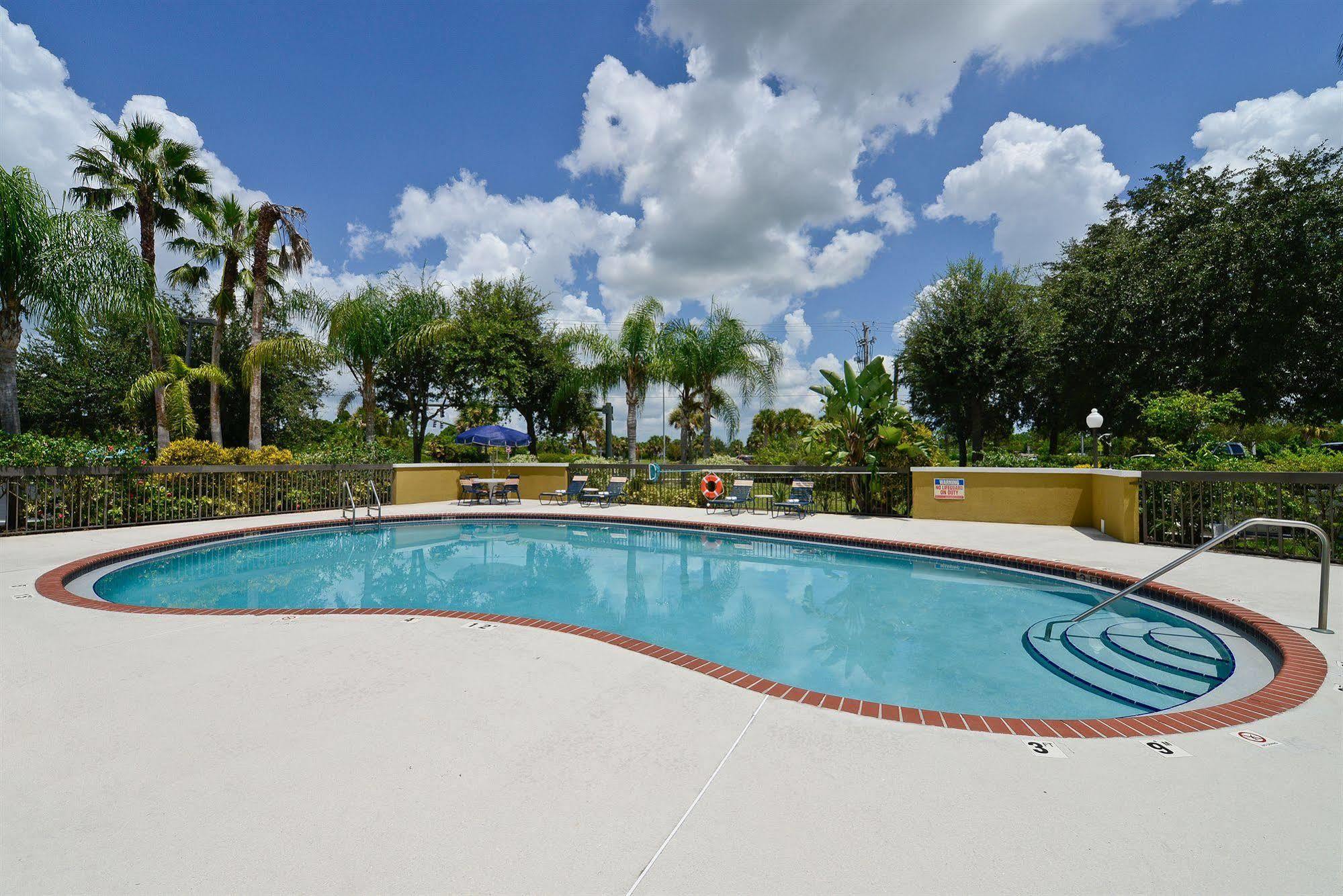 Hotel Express Vero Beach-west I-95 By Ihg