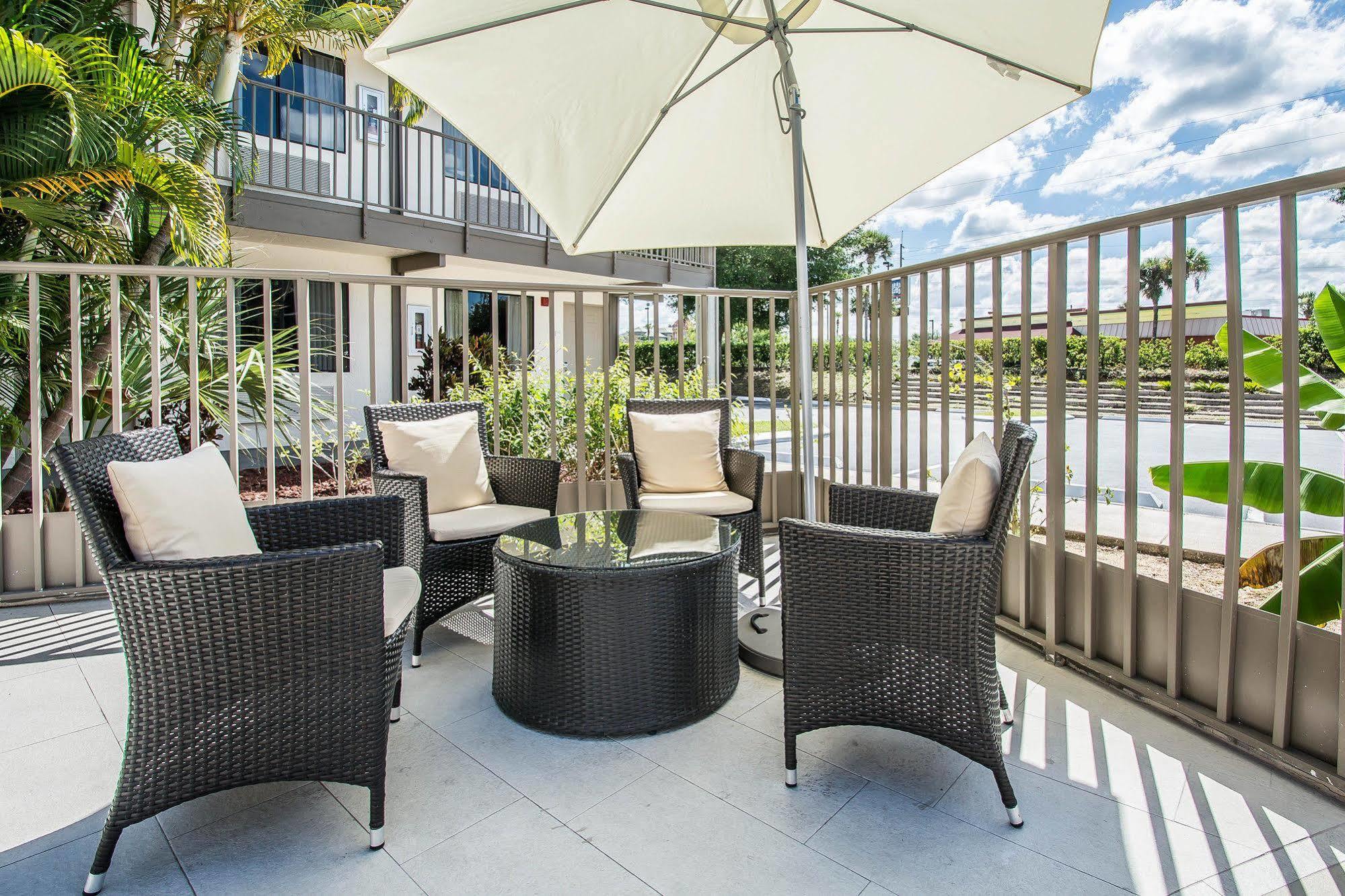 Hotel Quality & By The Parks 3*