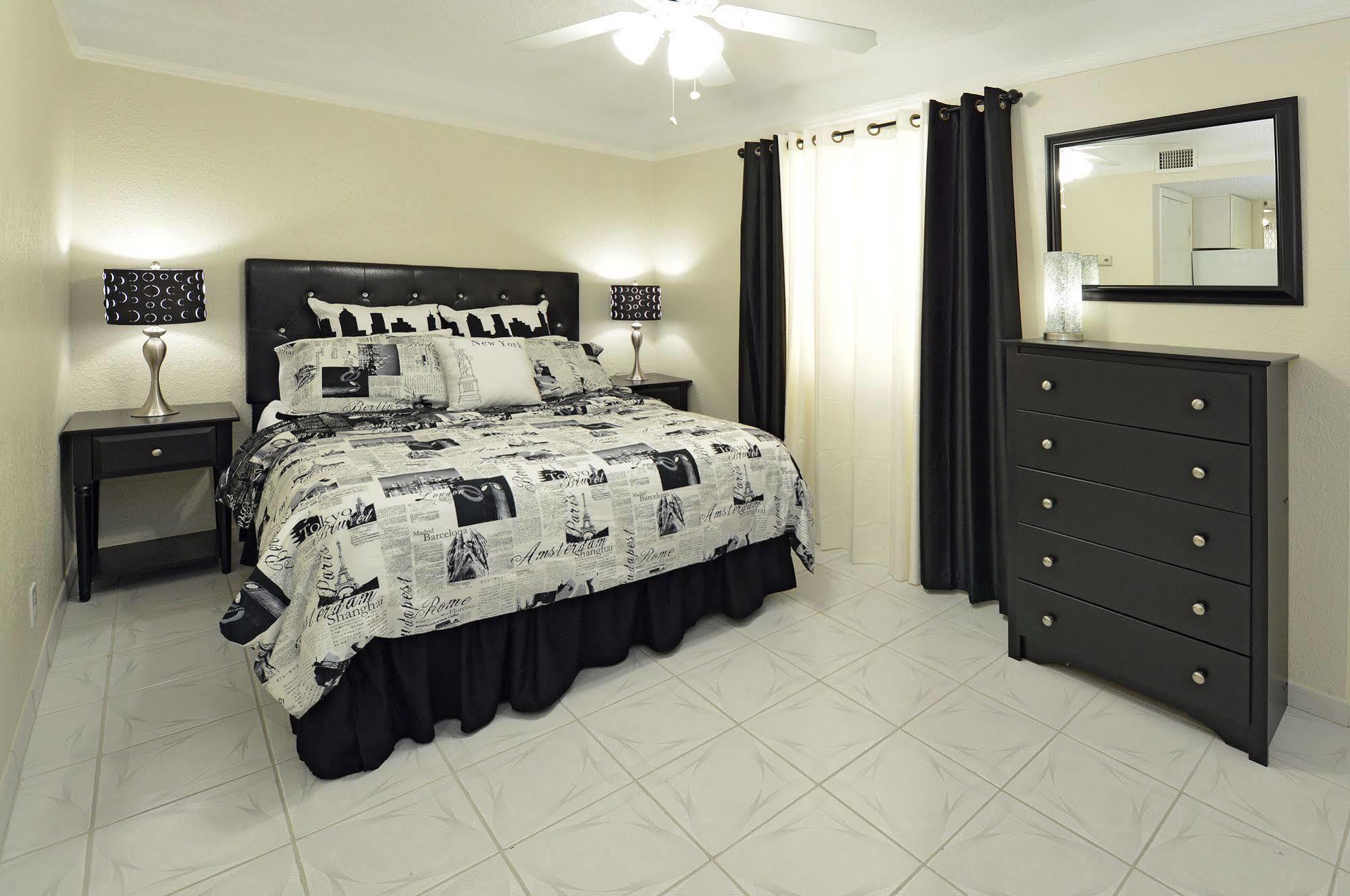 Hotel By The Sea 3*