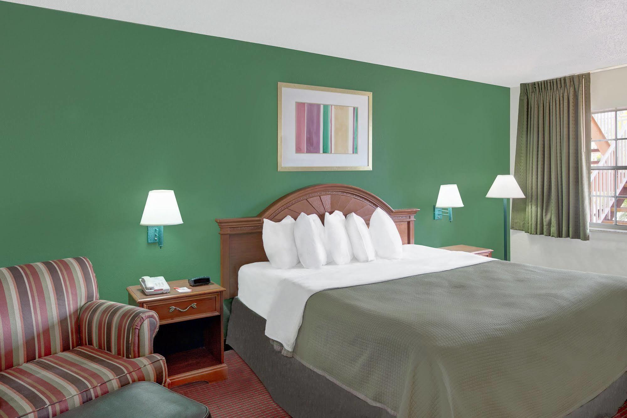 Howard Johnson By Wyndham Ft. Myers Fl Hotel 3*