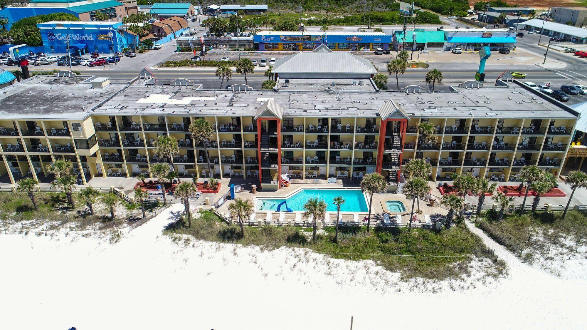 Ramada By Wyndham Panama / Beachfront Hotel