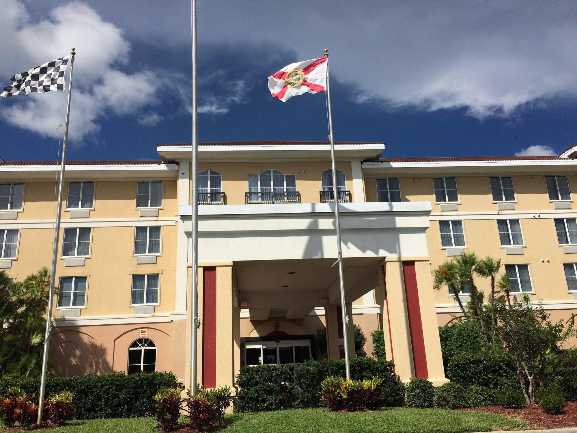 Hotel Seven Raceway Sebring