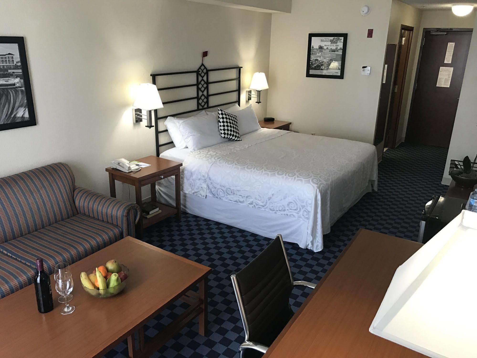 Hotel Seven Raceway Sebring