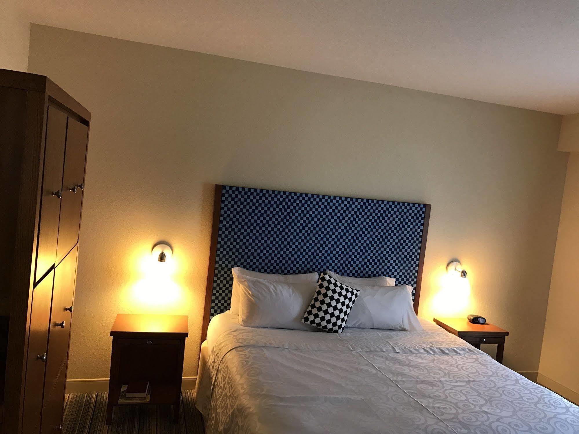 Hotel Seven Raceway 3*